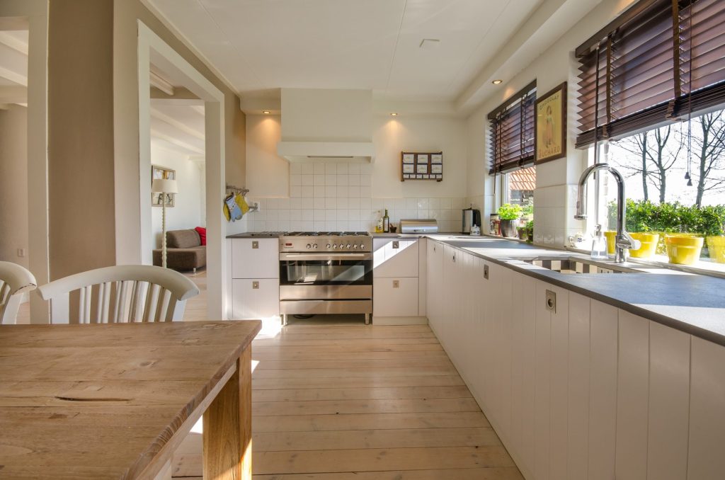 Cuisine avec parquet en chêne massif